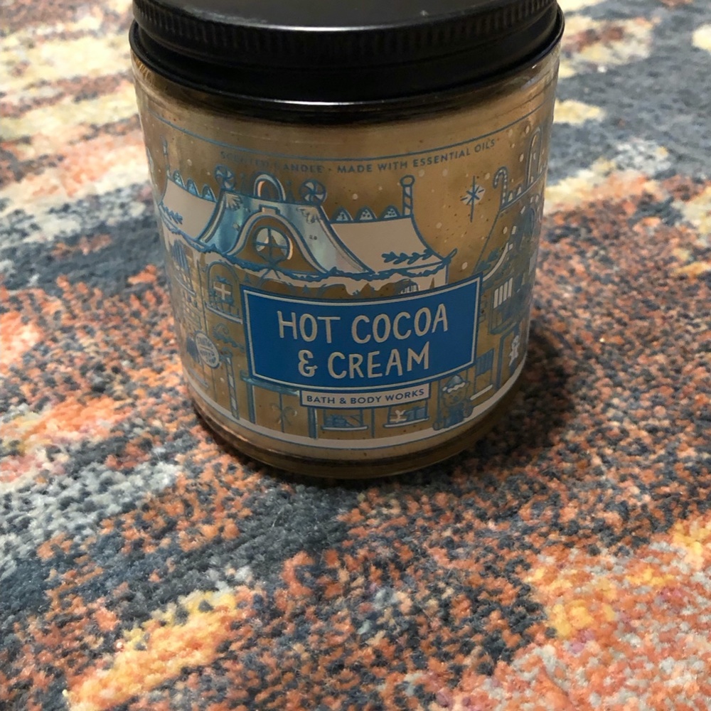 Bath and Body Works Candle - Picture 3 of 3